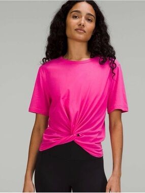 Lululemon Crescent T-Shirt dark pink size 6